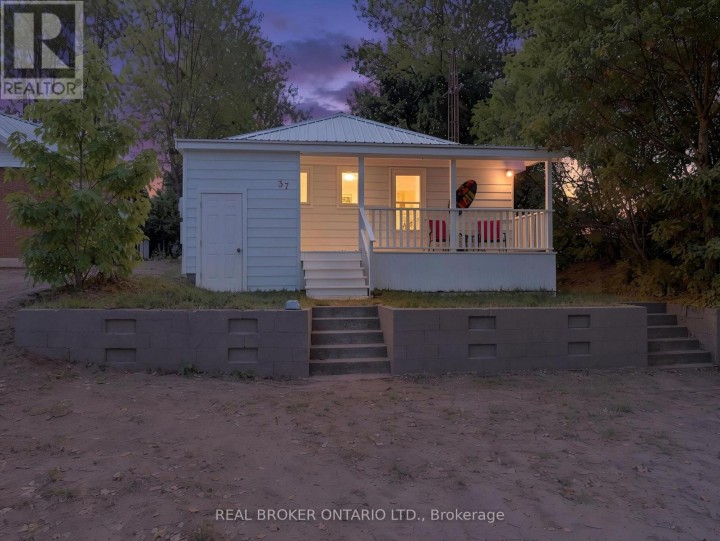 Photo 2 at 37 Woodstock Avenue, Long Point, Norfolk County