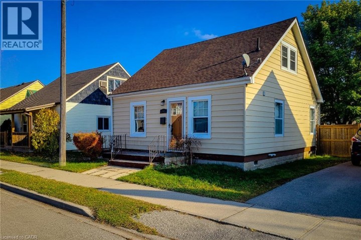 Photo 2 at 54 Eighth Avenue, Eagle Place East, Brantford