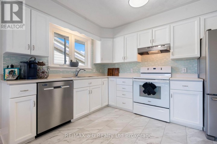 Photo 10 at 48 Denrich Avenue, Tillsonburg