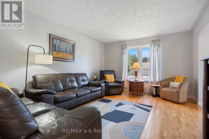 Photo 5 at 48 Denrich Avenue, Tillsonburg
