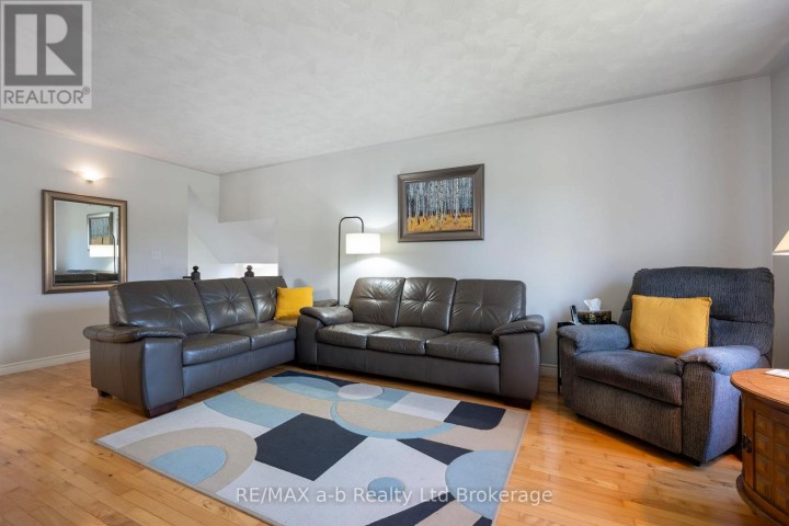 Photo 6 at 48 Denrich Avenue, Tillsonburg