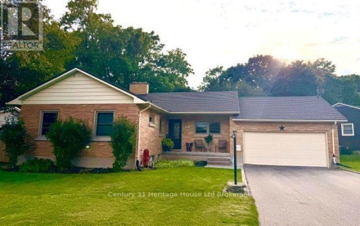 Photo 1 at 31 Parkwood Drive, Tillsonburg