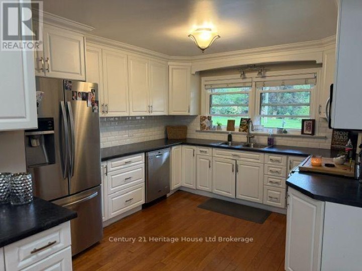 Photo 10 at 31 Parkwood Drive, Tillsonburg