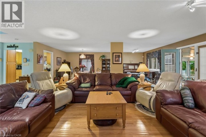 Photo 8 at 8 - 152 Dufferin Avenue, Holmedale, Brantford