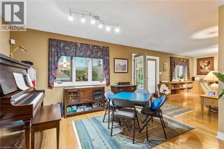 Photo 13 at 8 - 152 Dufferin Avenue, Holmedale, Brantford