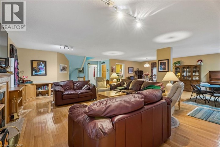 Photo 10 at 8 - 152 Dufferin Avenue, Holmedale, Brantford