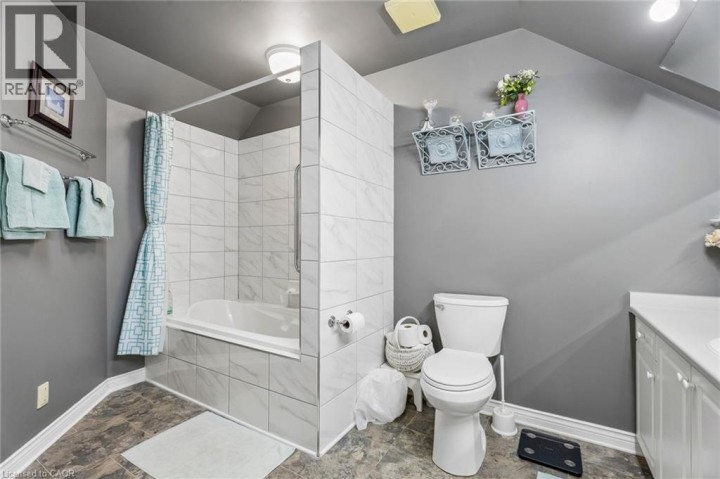 Photo 32 at 8 - 152 Dufferin Avenue, Holmedale, Brantford
