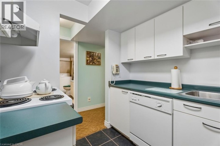 Photo 37 at 8 - 152 Dufferin Avenue, Holmedale, Brantford
