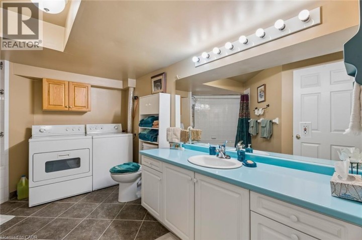 Photo 41 at 8 - 152 Dufferin Avenue, Holmedale, Brantford