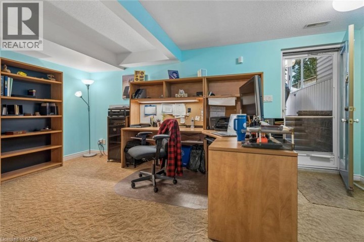 Photo 33 at 8 - 152 Dufferin Avenue, Holmedale, Brantford