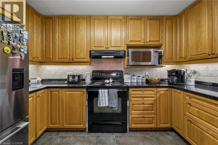 Photo 18 at 8 - 152 Dufferin Avenue, Holmedale, Brantford