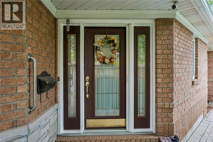 Photo 5 at 8 - 152 Dufferin Avenue, Holmedale, Brantford