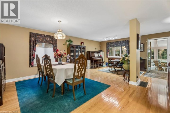 Photo 11 at 8 - 152 Dufferin Avenue, Holmedale, Brantford