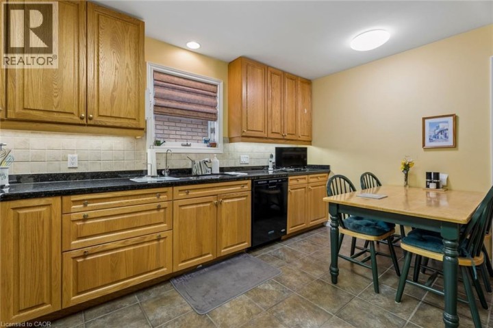 Photo 20 at 8 - 152 Dufferin Avenue, Holmedale, Brantford