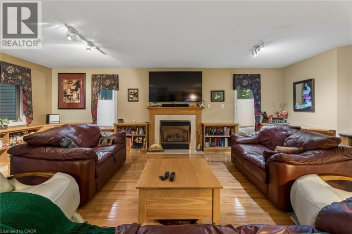 Photo 7 at 8 - 152 Dufferin Avenue, Holmedale, Brantford