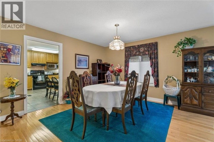 Photo 12 at 8 - 152 Dufferin Avenue, Holmedale, Brantford