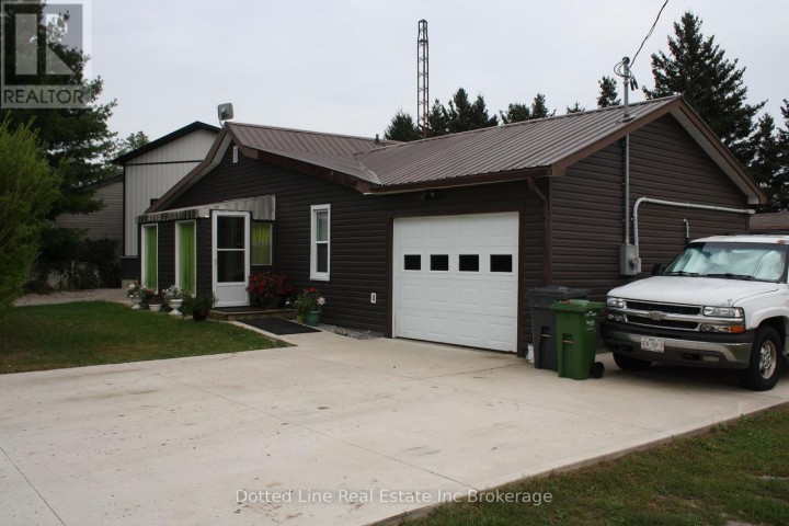 Photo 1 at 334 Glen Meyer Road, Glen Meyer, Norfolk County