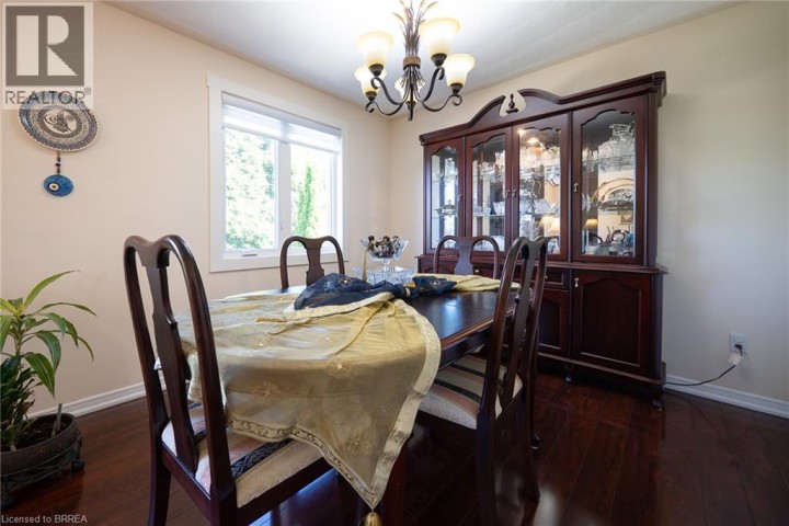 Photo 10 at 15 Fox Run, Rosedale / Gable Height, Brantford
