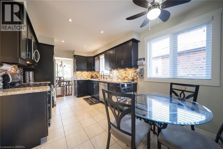 Photo 11 at 15 Fox Run, Rosedale / Gable Height, Brantford