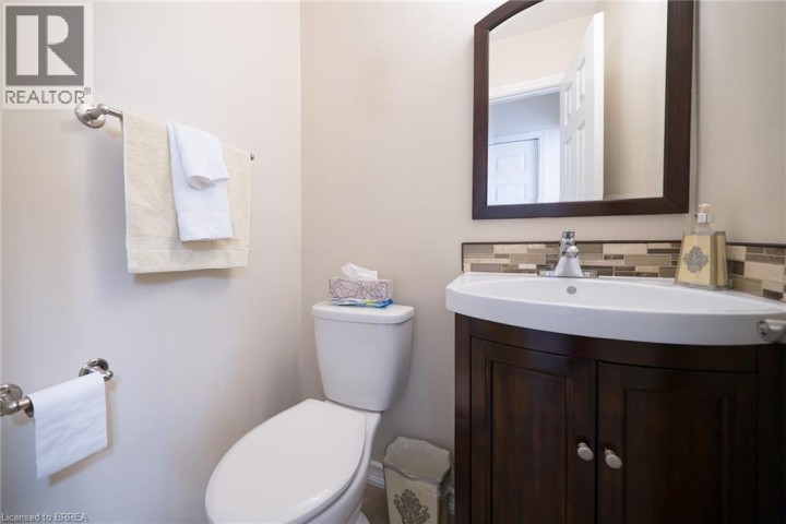 Photo 13 at 15 Fox Run, Rosedale / Gable Height, Brantford