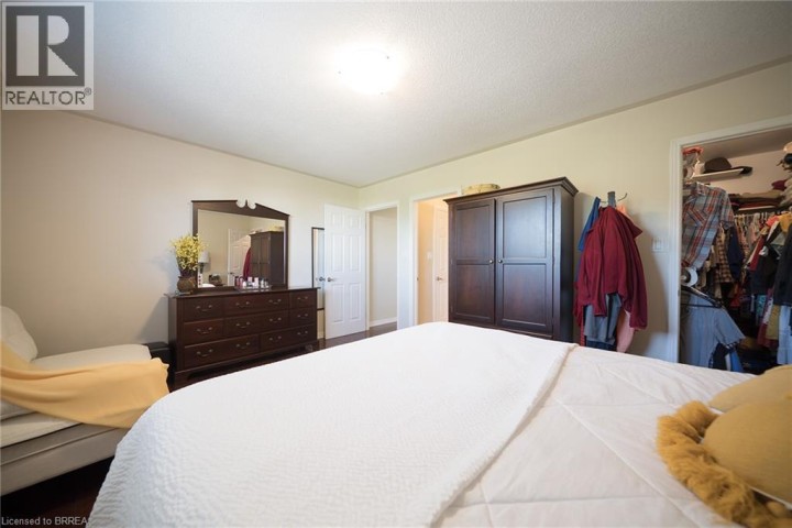 Photo 16 at 15 Fox Run, Rosedale / Gable Height, Brantford