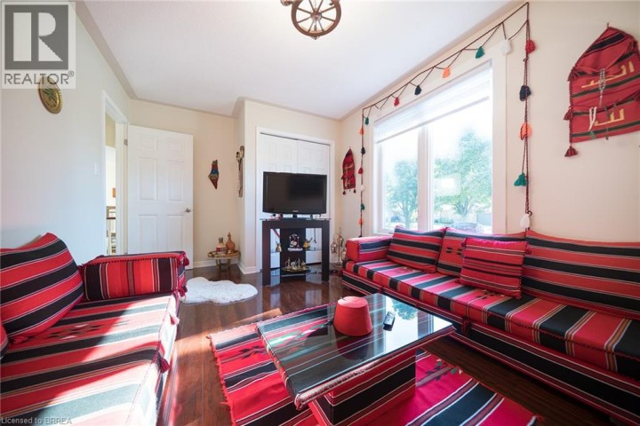 Photo 19 at 15 Fox Run, Rosedale / Gable Height, Brantford