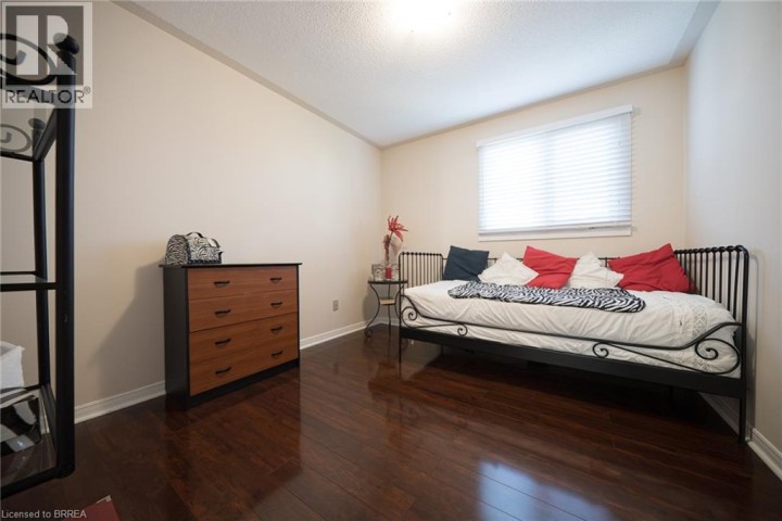 Photo 20 at 15 Fox Run, Rosedale / Gable Height, Brantford