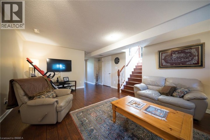 Photo 22 at 15 Fox Run, Rosedale / Gable Height, Brantford