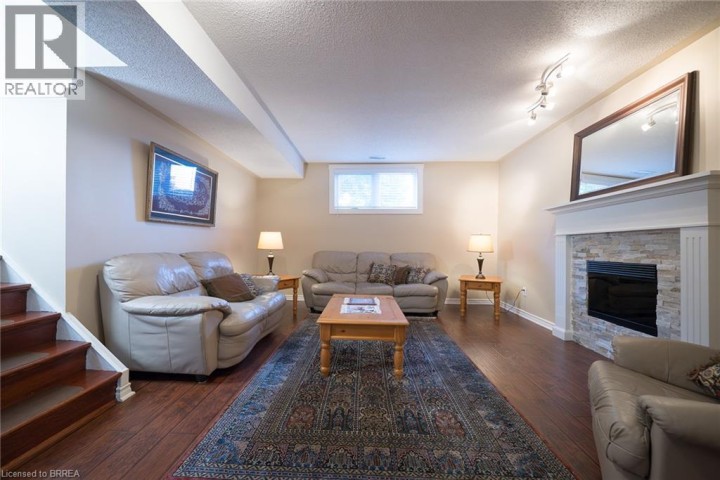 Photo 23 at 15 Fox Run, Rosedale / Gable Height, Brantford