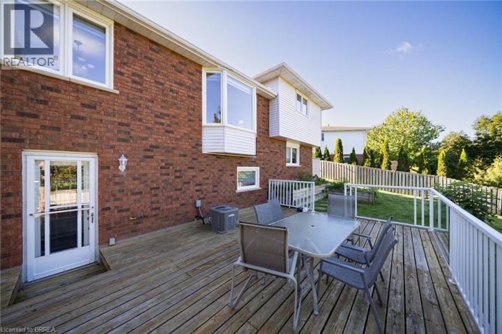 Photo 29 at 15 Fox Run, Rosedale / Gable Height, Brantford