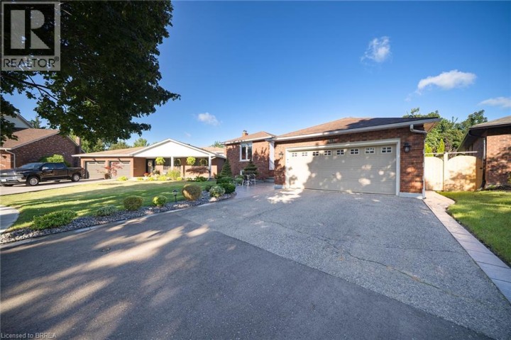 Photo 3 at 15 Fox Run, Rosedale / Gable Height, Brantford