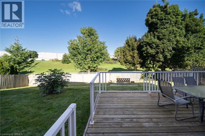 Photo 30 at 15 Fox Run, Rosedale / Gable Height, Brantford