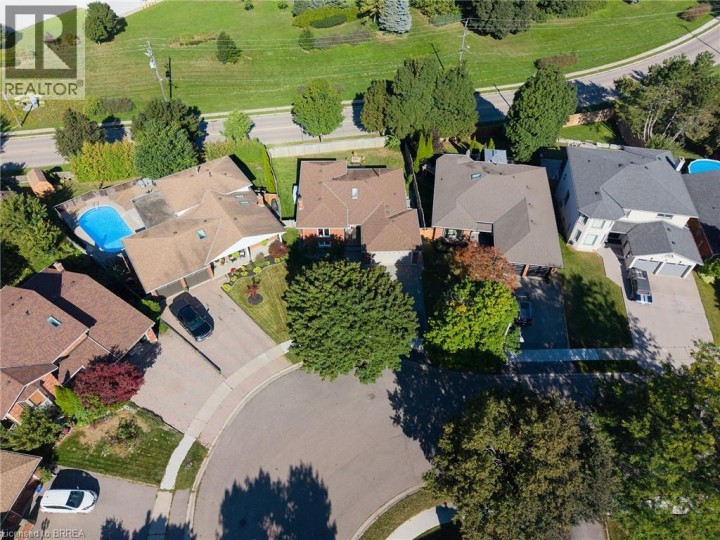 Photo 36 at 15 Fox Run, Rosedale / Gable Height, Brantford