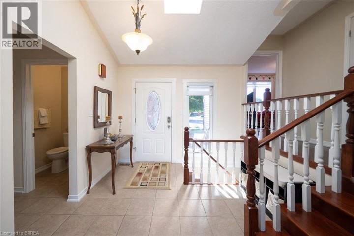 Photo 5 at 15 Fox Run, Rosedale / Gable Height, Brantford