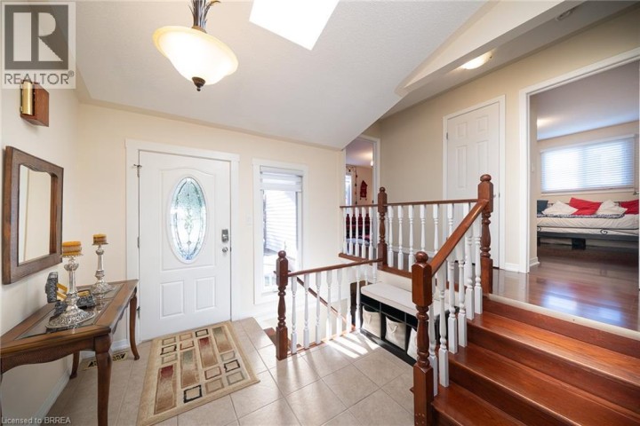 Photo 6 at 15 Fox Run, Rosedale / Gable Height, Brantford