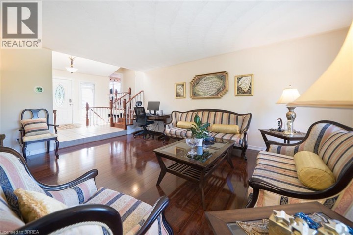 Photo 9 at 15 Fox Run, Rosedale / Gable Height, Brantford