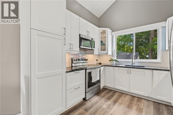 Photo 13 at 332 Grand River Avenue, Holmedale, Brantford