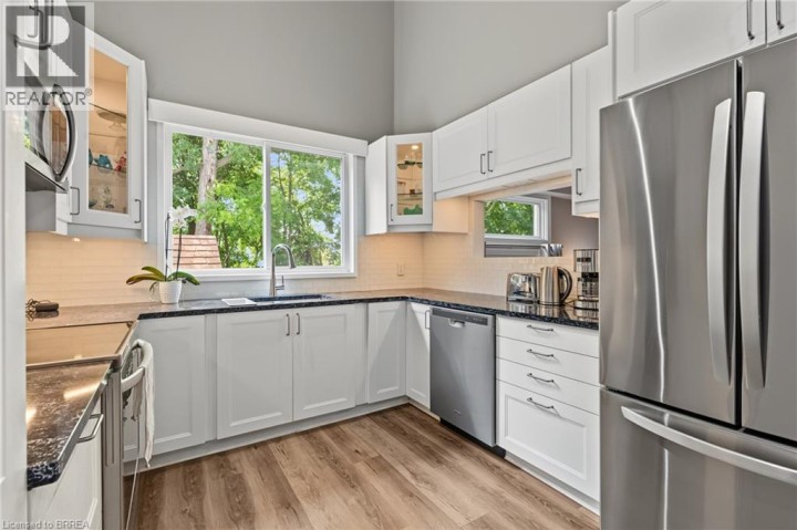 Photo 12 at 332 Grand River Avenue, Holmedale, Brantford