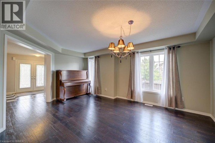 Photo 8 at 15 Davidson Court, Cainsville / Brookfield, Brantford