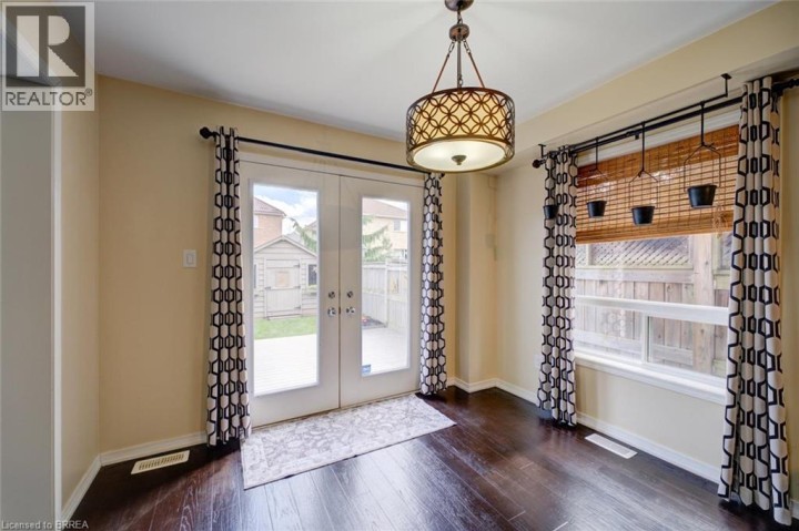 Photo 16 at 15 Davidson Court, Cainsville / Brookfield, Brantford
