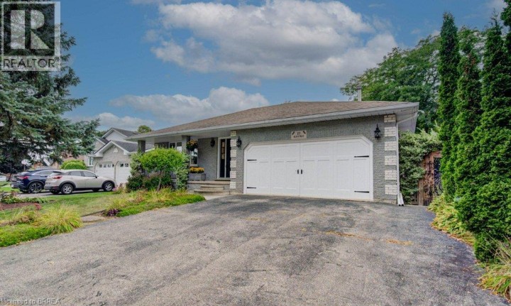 Photo 2 at 27 Olivetree Road, Mayfair, Brantford