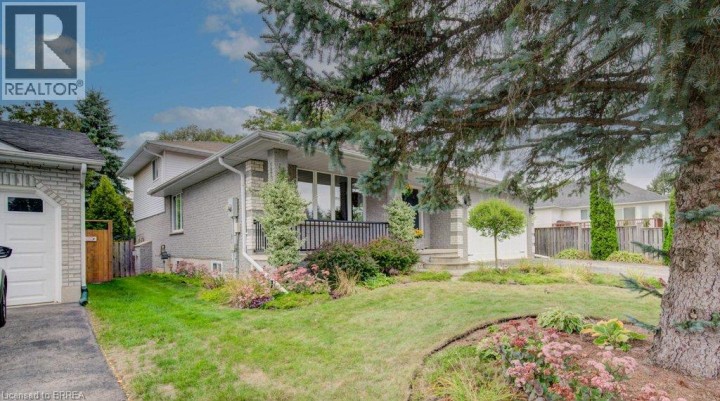 Photo 3 at 27 Olivetree Road, Mayfair, Brantford