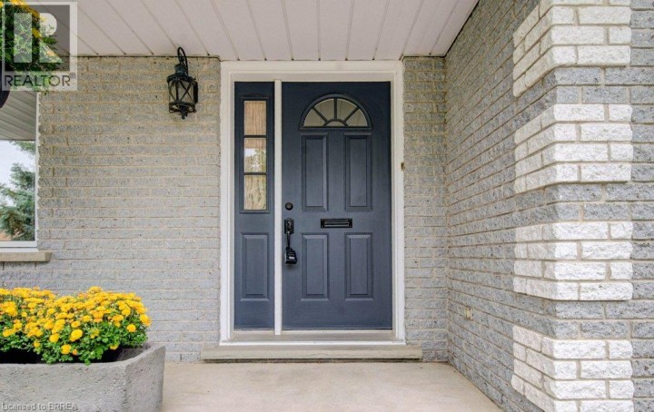 Photo 4 at 27 Olivetree Road, Mayfair, Brantford