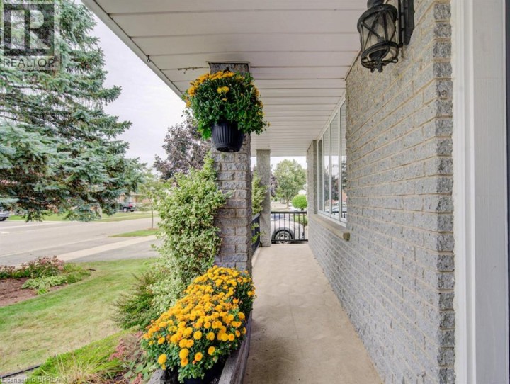 Photo 5 at 27 Olivetree Road, Mayfair, Brantford