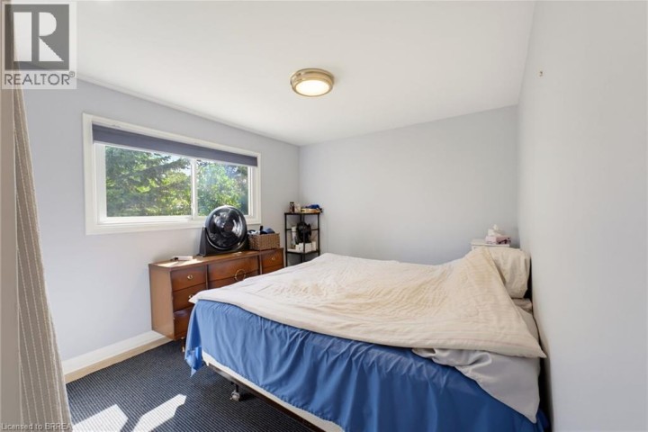 Photo 11 at 11 Redwood Road, Rosedale / Gable Height, Brantford