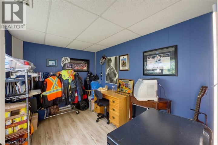 Photo 16 at 11 Redwood Road, Rosedale / Gable Height, Brantford