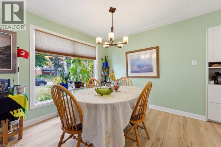 Photo 6 at 11 Redwood Road, Rosedale / Gable Height, Brantford