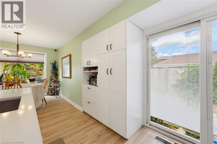 Photo 9 at 11 Redwood Road, Rosedale / Gable Height, Brantford