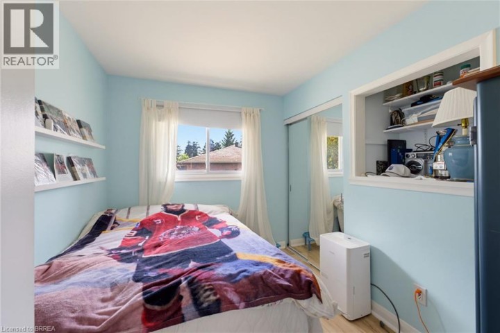 Photo 12 at 11 Redwood Road, Rosedale / Gable Height, Brantford