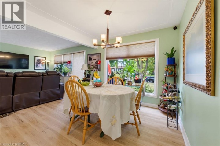 Photo 5 at 11 Redwood Road, Rosedale / Gable Height, Brantford